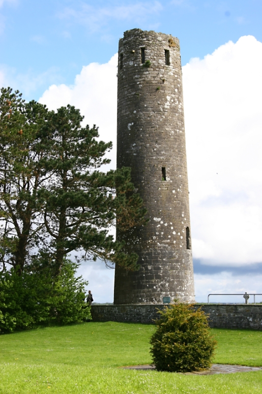 Ancient castle Ireland 2.jpg